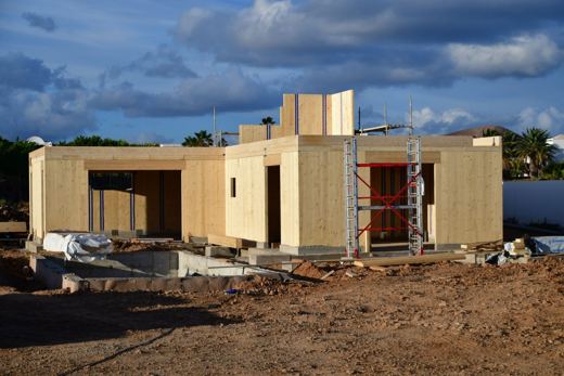Estructura CLT terminada en planta baja